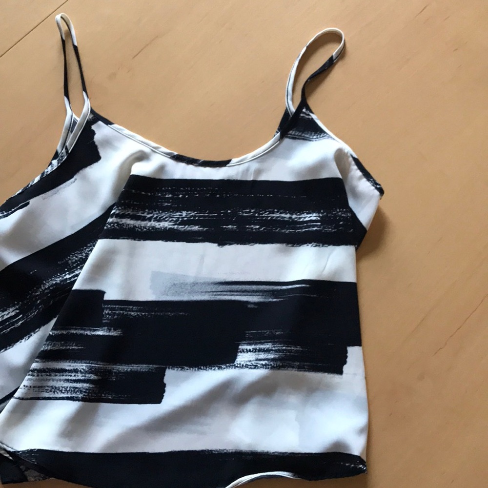 Crop top float tank top black and white large